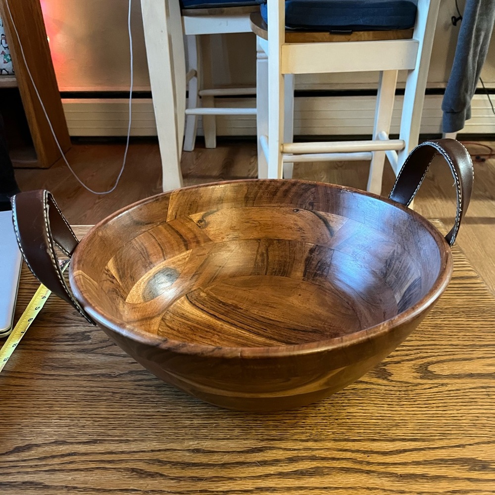 Wooden bowl with handles